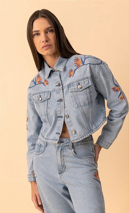 JAQUETA JEANS CROPPED BORDADO LEZ A LEZ