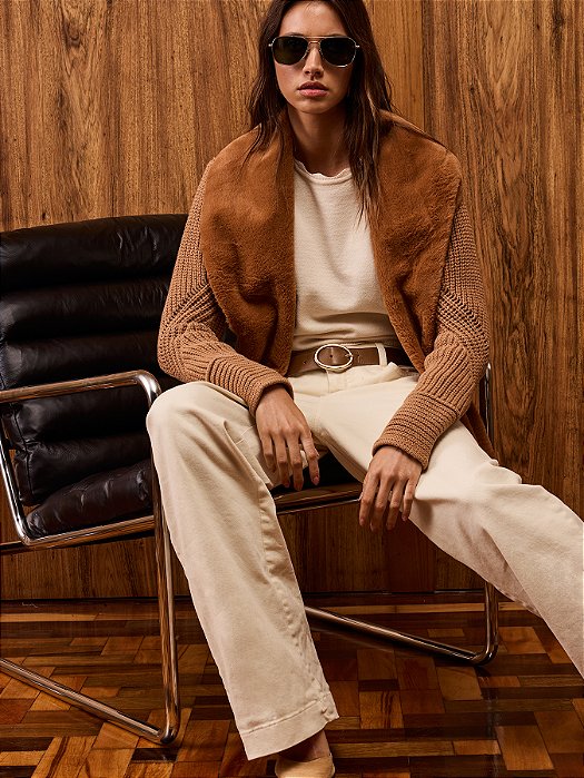 CASACO EM TRICOT COM DETALHE EM PELO AMBICIONE
