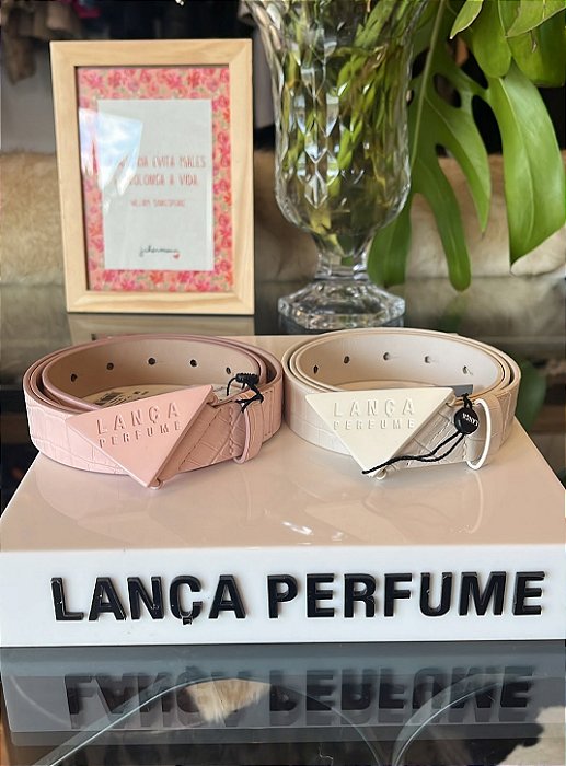 CINTO QUADRIL COCO FIVELA TRIÂNGULO LANÇA PERFUME