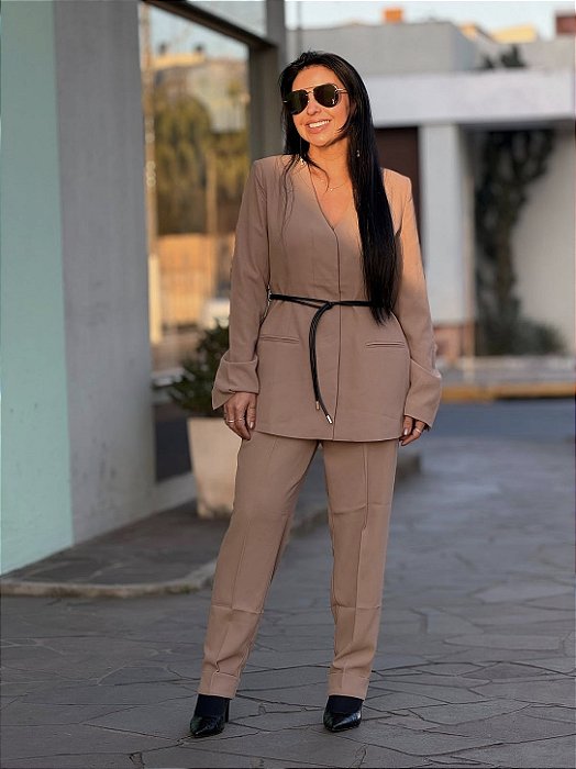BLAZER DE MANGAS LONGAS COM CINTO LEZ A LEZ
