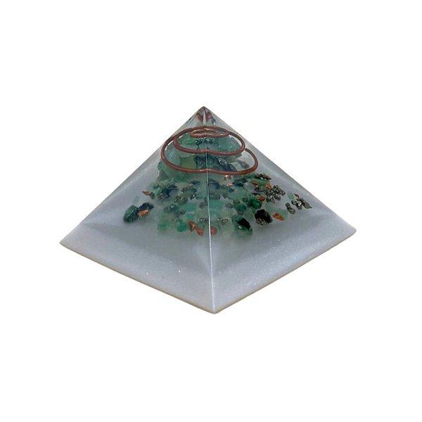 Orgonite Pirâmide Saúde Quartzo Verde e Esmeralda 7cm