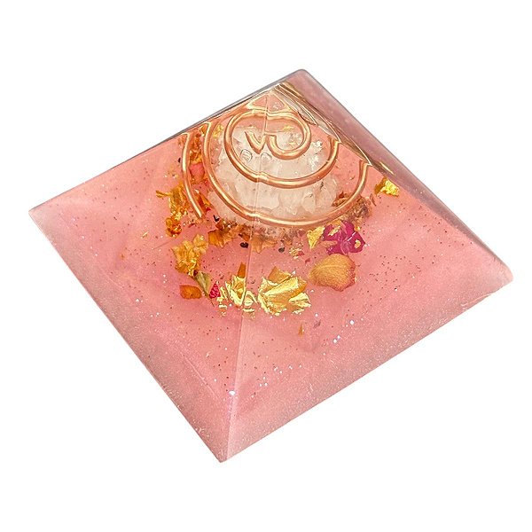 Orgonite Pirâmide Amor Incondicional Quartzo Rosa Pétalas de Rosa 4cm