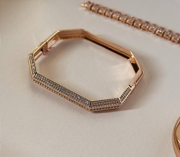 BRACELETE DOURADO OCTAGONAL PARTE DE CIMA CRAVEJADA