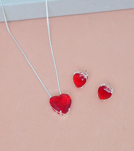 CONJUNTO PRATEADO COLAR E BRINCO CORAÇÃO VERMELHO