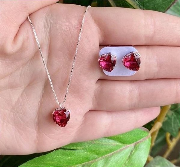 CONJUNTO PRATEADO COLAR E BRINCOS CORAÇÃO ROSA