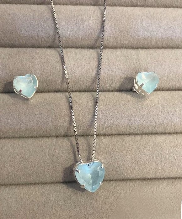 CONJUNTO PRATEADO COLAR E BRINCO CORAÇÃO AZUL LEITOSO