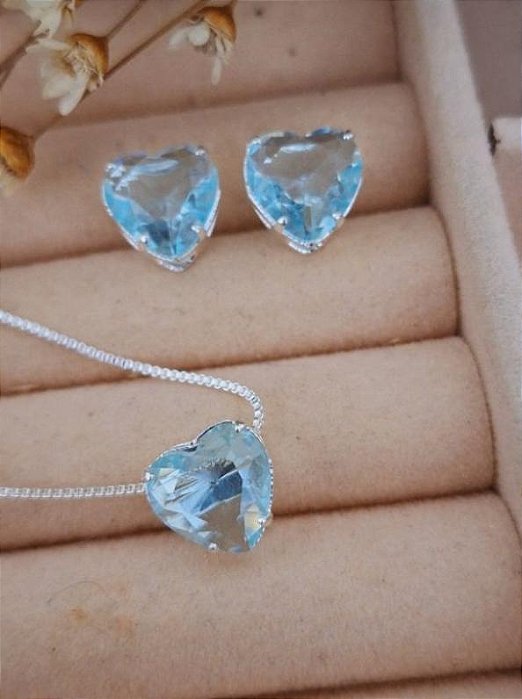 CONJUNTO PRATEADO COLAR E BRINCO CORAÇÃO AZUL CLARO