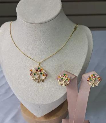 CONJUNTO DOURADO COLAR E BRINCOS ÁRVORE DA VIDA ZIRCÔNIAS COLORS