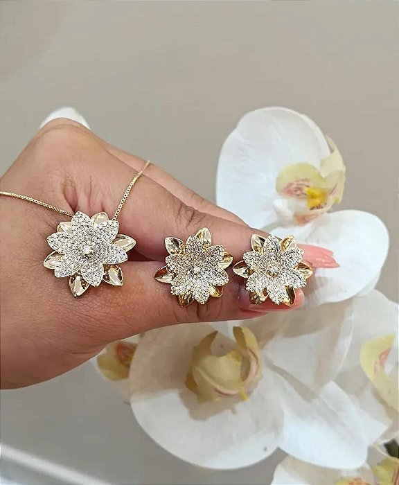 CONJUNTO DOURADO COLAR E BRINCOS FLOR CRAVEJADA