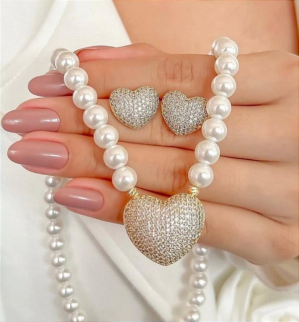 CONJUNTO DOURADO PÉROLAS COM CORAÇÃO CRAVEJADO