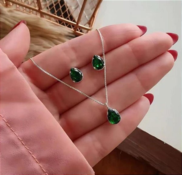 CONJUNTO PRATEADO COLAR E BRINCO GOTA VERDE RODIO