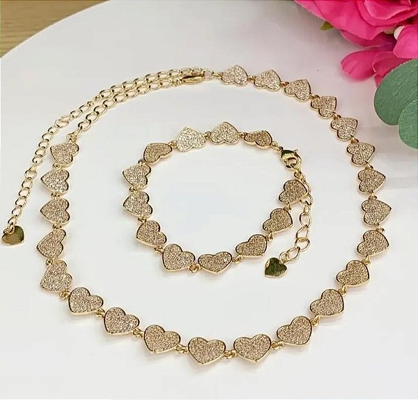 CONJUNTO DOURADO CHOKER E BRINCO CORAÇÕES CRAVEJADO