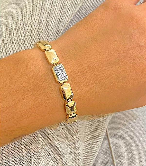 PULSEIRA DOURADA QUADRADOS