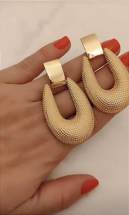 BRINCO DOURADO DETALHADO