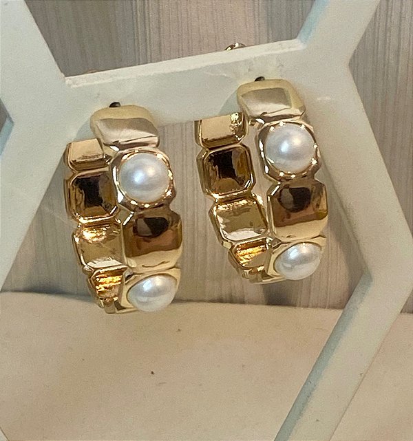 BRINCO DOURADO ARGOLA COM PÉROLA
