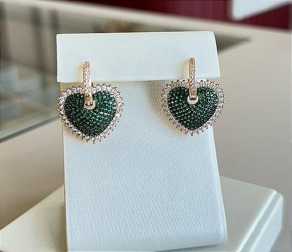 BRINCO DOURADO ARGOLA CORAÇÃO CRAVEJADO VERDE