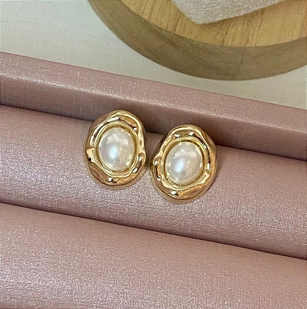 BRINCO DOURADO REDONDO COM PÉROLA