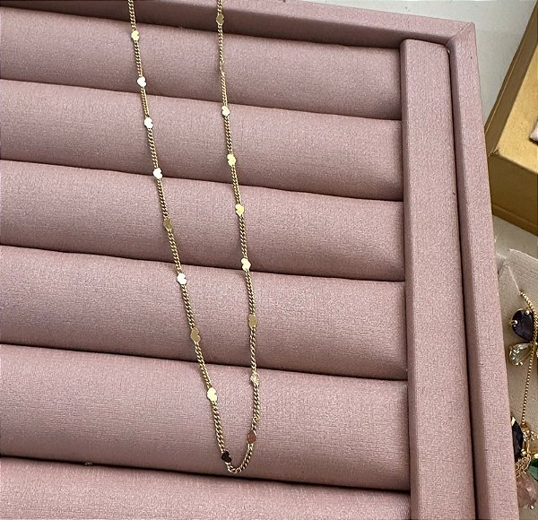 COLAR DOURADO COM CORAÇÕES