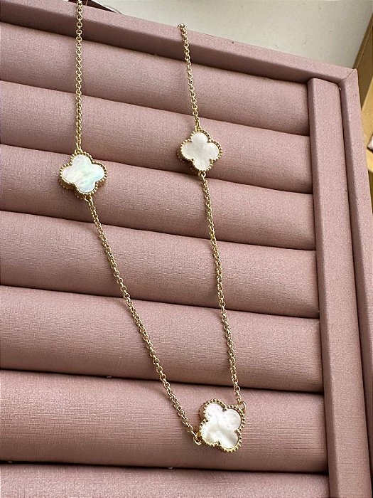 COLAR DOURADO INSPIRAÇÃO VAN CLEFF COM MADRE PÉROLA