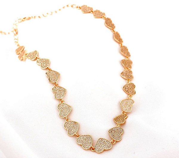 COLAR DOURADO CORAÇÕES CRAVEJADOS
