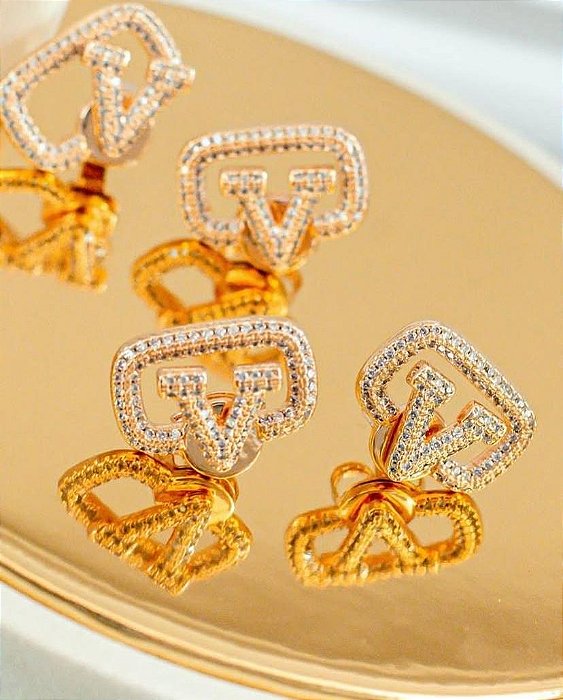 BRINCO DOURADO CRAVEJADO INSPIRAÇÃO VALENTINO