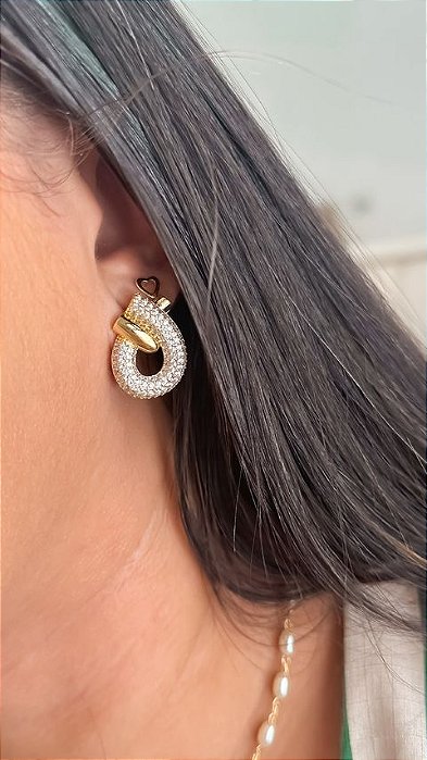 BRINCO DOURADO NÓ CRAVEJADO