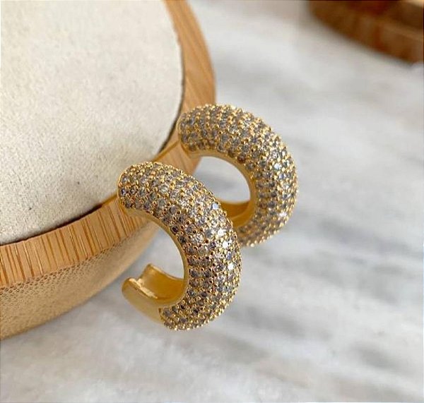 BRINCO DOURADO ARGOLA CRAVEJADA