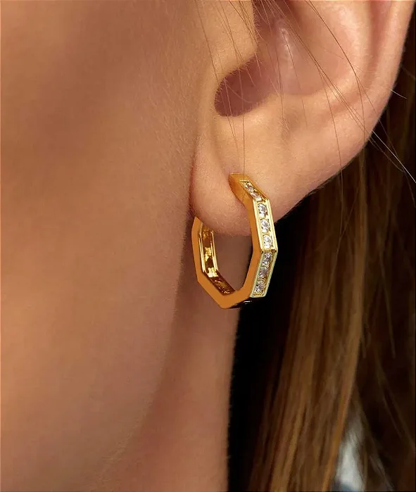 BRINCO DOURADO ARGOLA COM DETALHES EM CRISTAL