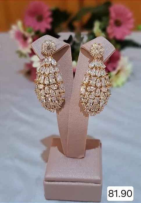 BRINCO DOURADO CRAVEJADO COM ZIRCÔNIAS