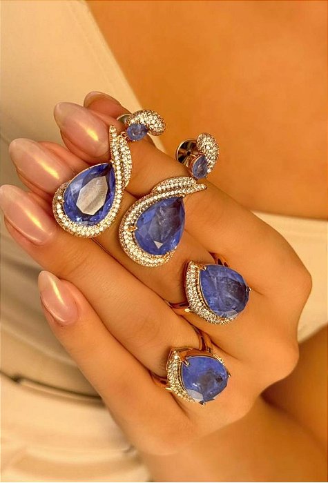 CONJUNTO DOURADO ANEL E BRINCOS CRAVEJADOS COM ZIRCÔNIA LILÁS