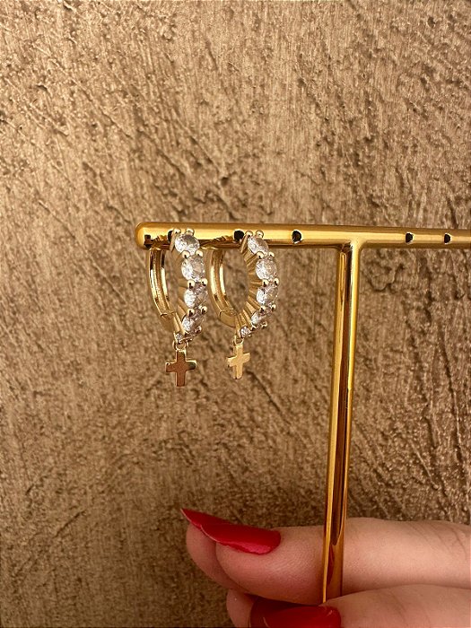 BRINCO ARGOLINHA CLIC CRUZ PENDURADA BANHO OURO