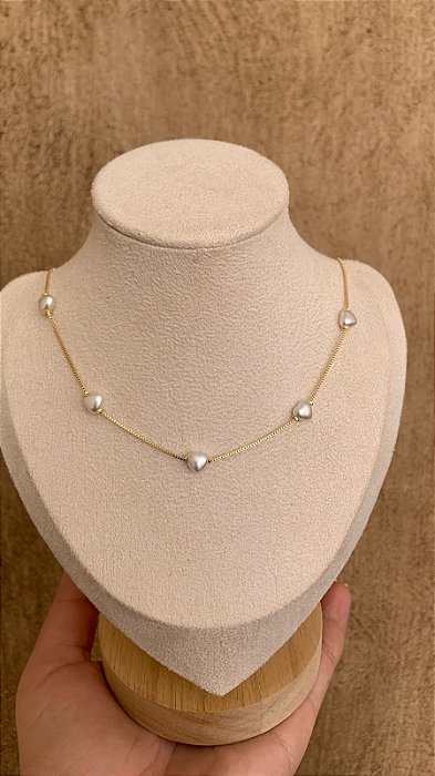 CHOKER CORAÇÕES PEROLA BANHO OURO