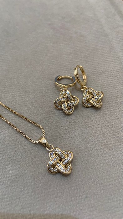 CONJUNTO CRAVEJADO DOURADO BANHO RODIO