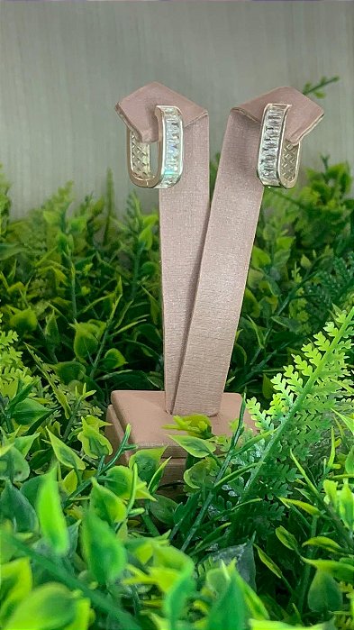 BRINCO ARGOLA ZIRÔNIA BAGUETES