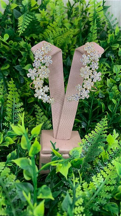 BRINCO FLORES CRAVEJADAS DOURADO