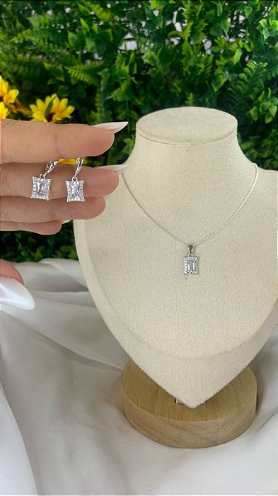CONJUNTO CRAVEJADO DOURADO BANHO RODIO