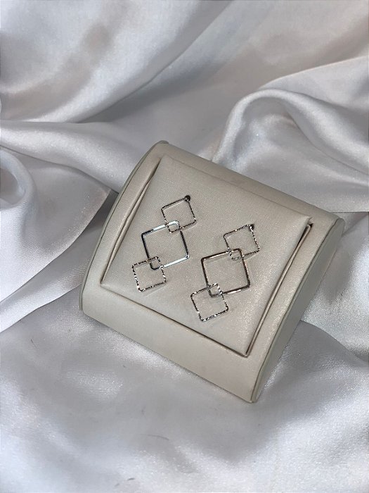 BRINCO TRIANGULO PRATA