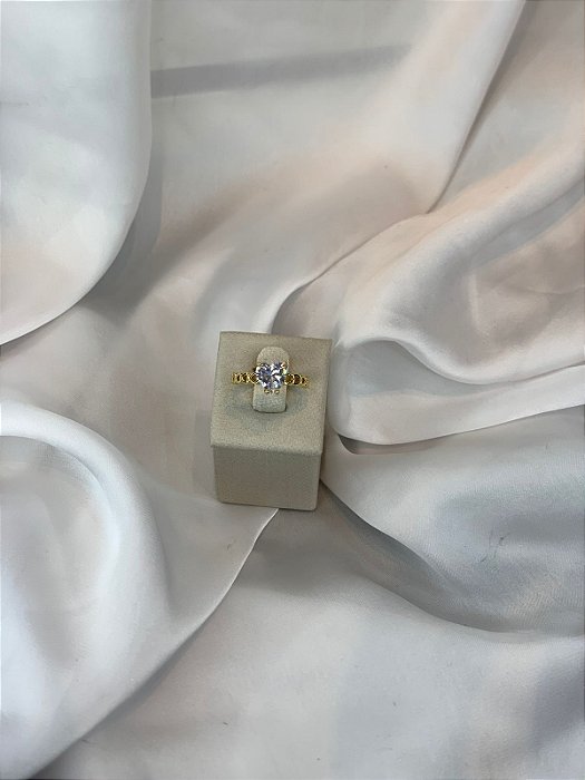 ANEL COM PEDRA EM ZIRCONIA