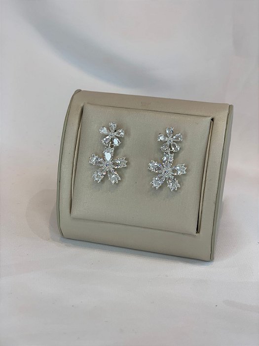 BRINCO FLOR DUPLA CRAVEJADA CRISTAL