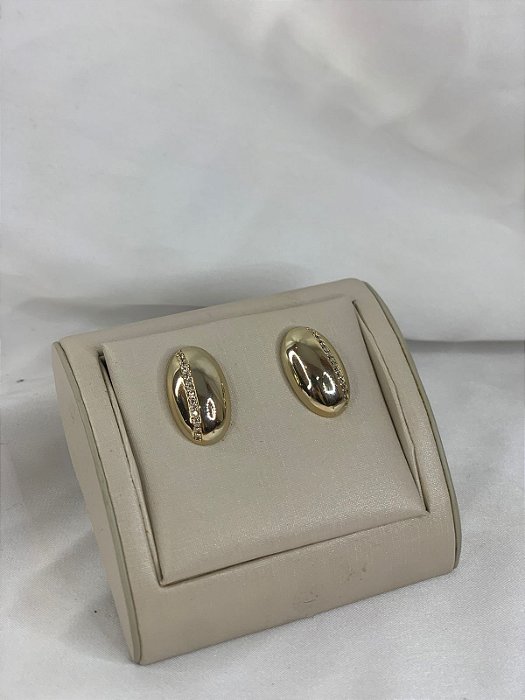 BRINCO OVAL DOURADO COM LINHA CRAVEJADA