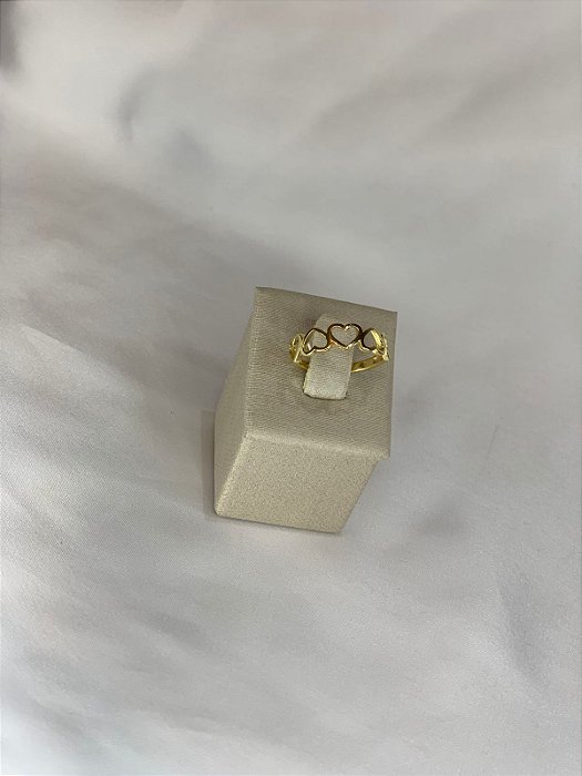 ANEL COM CORAÇÕES DOURADO
