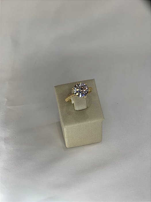 ANEL SOLITARIO CRAVEJADO COM ZIRÔNIAS