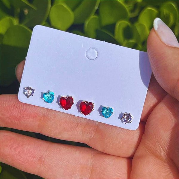 BRINCO PRATEADO TRIO CORAÇÃO COLORS