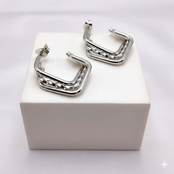 BRINCO PRATEADO ARGOLA TRIPLA ENTRELAÇADO AÇO INOX