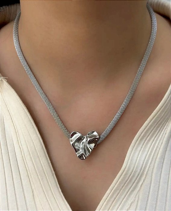 COLAR MALHA DE RABO DE RATO COM UM PINGENTE DE CORAÇÃO PRATA