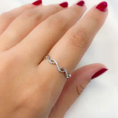 ANEL INFINITO CRAVEJADO PRATA