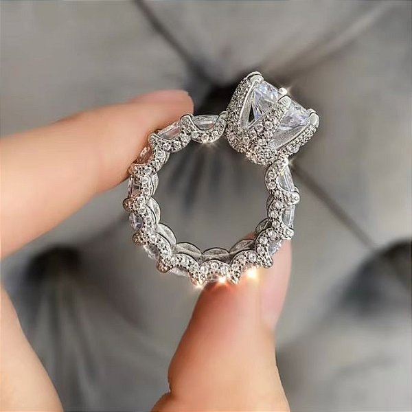 ANEL CRAVEJADO ZIRCÔNIAS