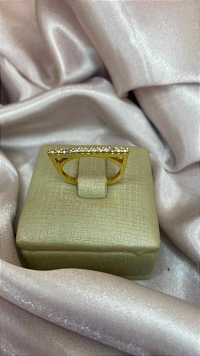 ANEL DOURADO CRAVEJADO CAIXA ALTA