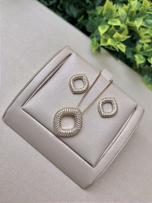 CONJUNTO CRAVEJADO OURO