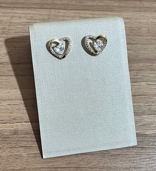 BRINCO CORAÇÃO VAZADO CRAVEJADO COM ZIRCONIA OURO